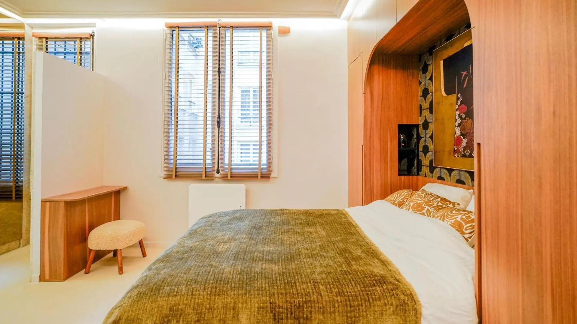 Refined Elegance In Central Paris 0*,