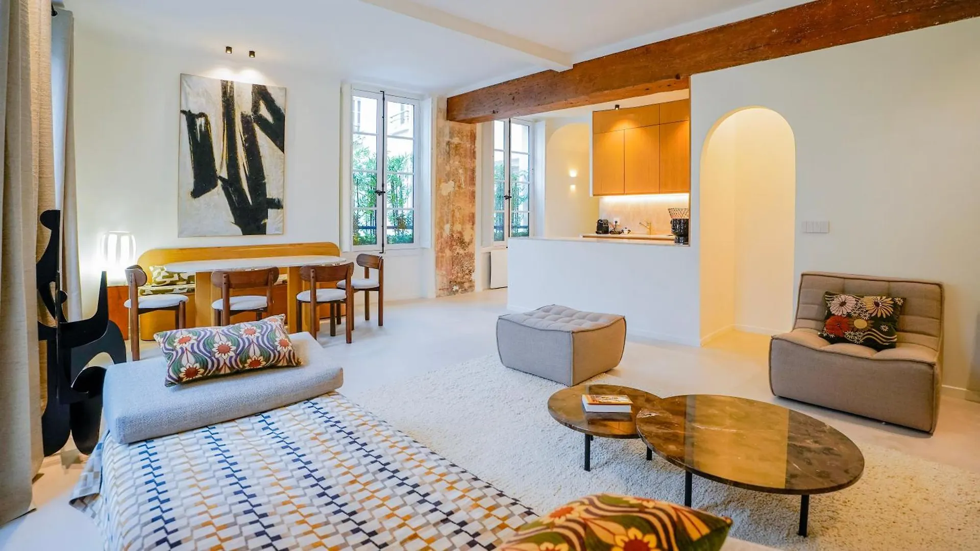 Refined Elegance In Central Paris Lejlighed