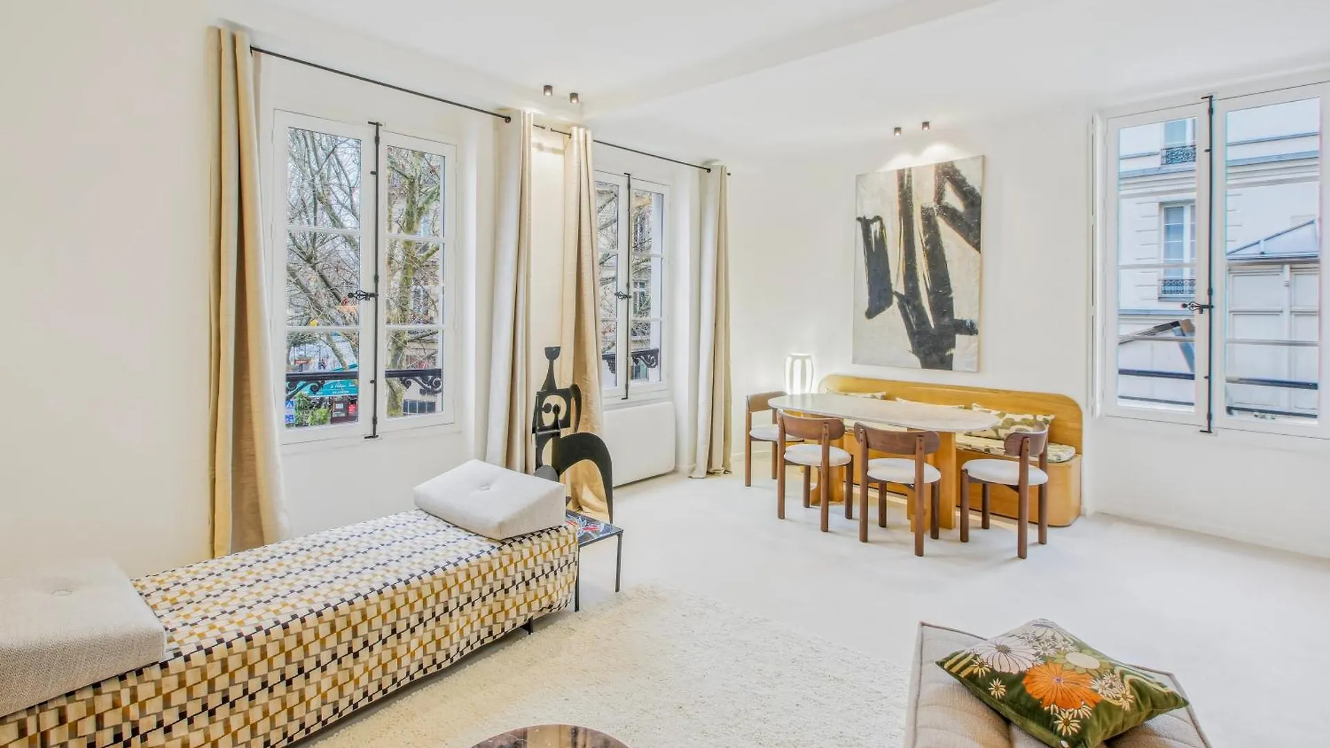 Lejlighed Refined Elegance In Central Paris