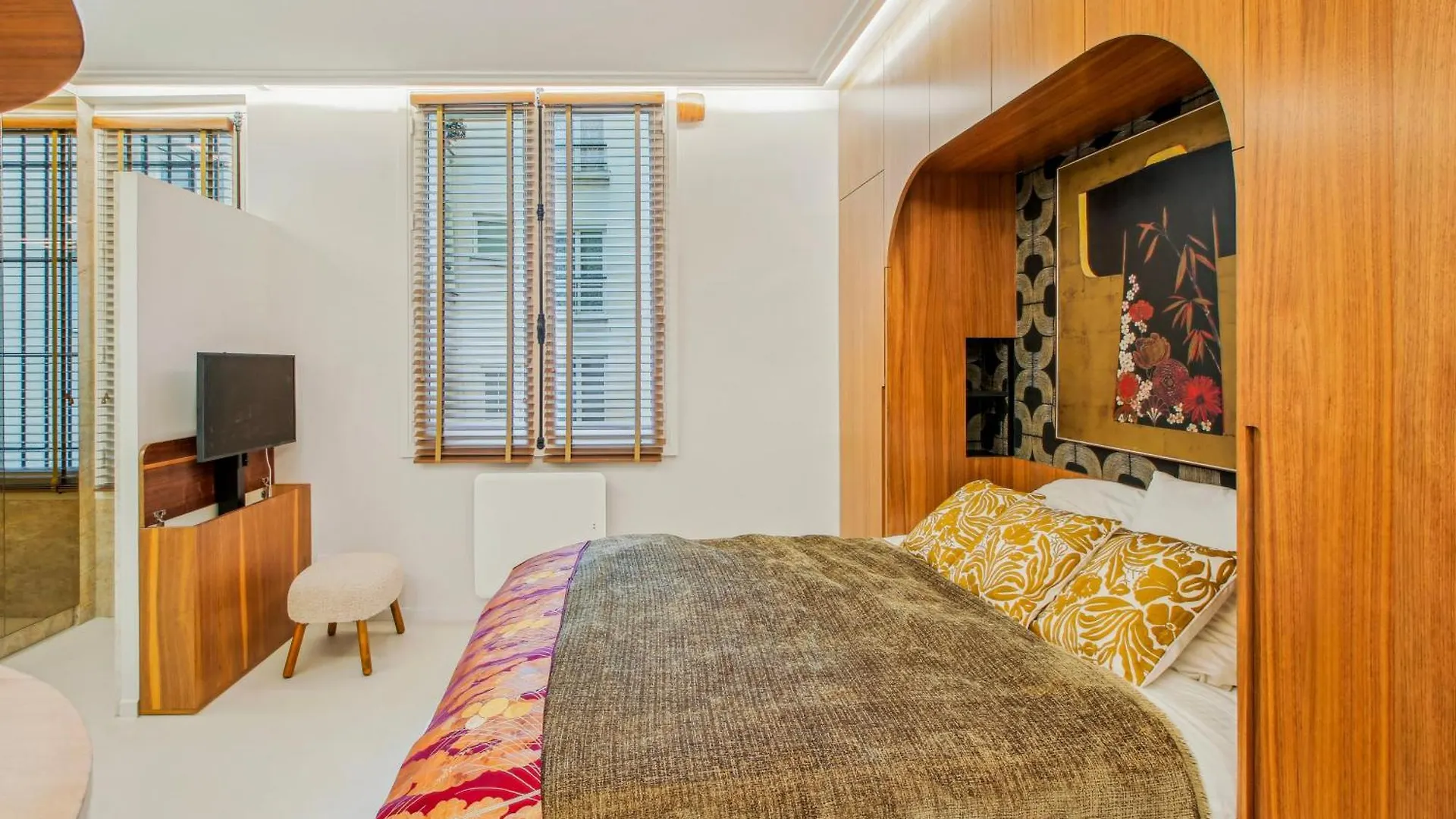Apartment Refined Elegance In Central Paris