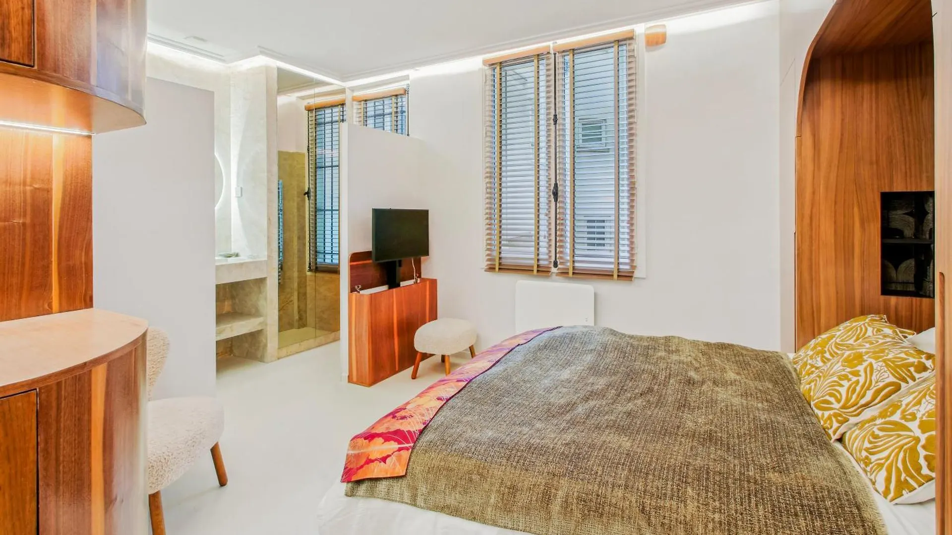 Apartment Refined Elegance In Central Paris France