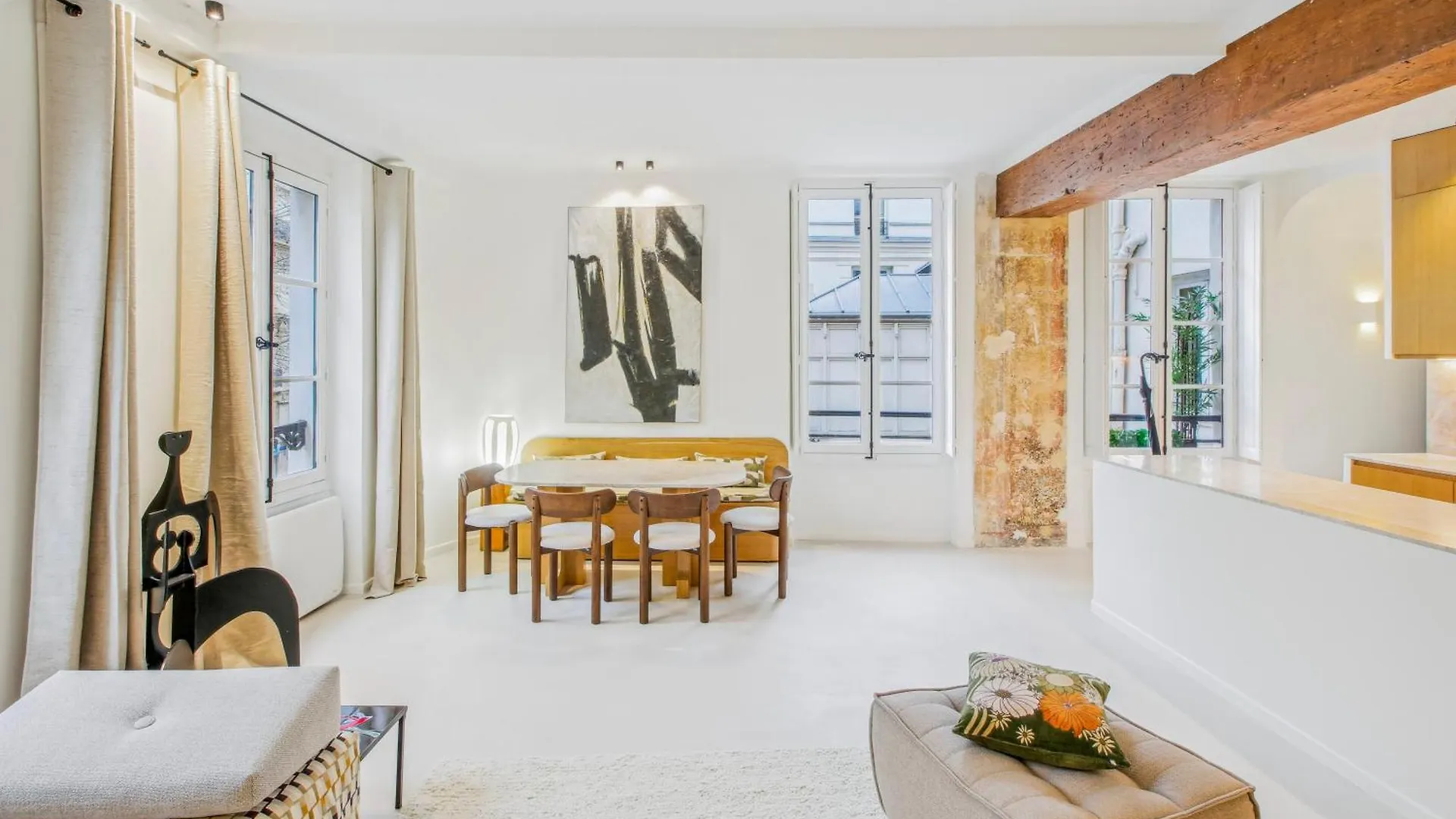 Refined Elegance In Central Paris 0*,
